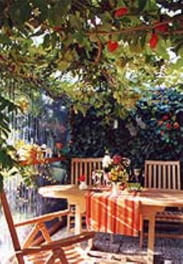 Haus Mit Lilie Und Rose