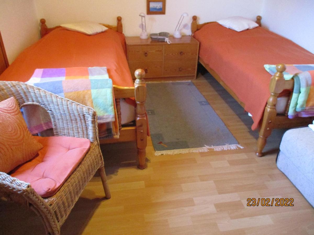 Apartment Haus Mit Lilie Und Rose Westerdeichstrich