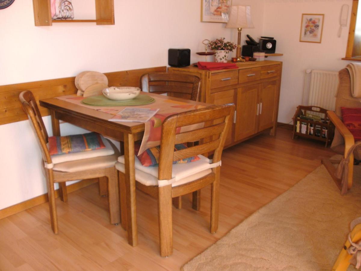 Haus Mit Lilie Und Rose Apartment Westerdeichstrich