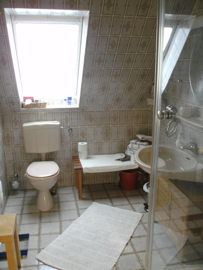 Apartment Haus Mit Lilie Und Rose Westerdeichstrich